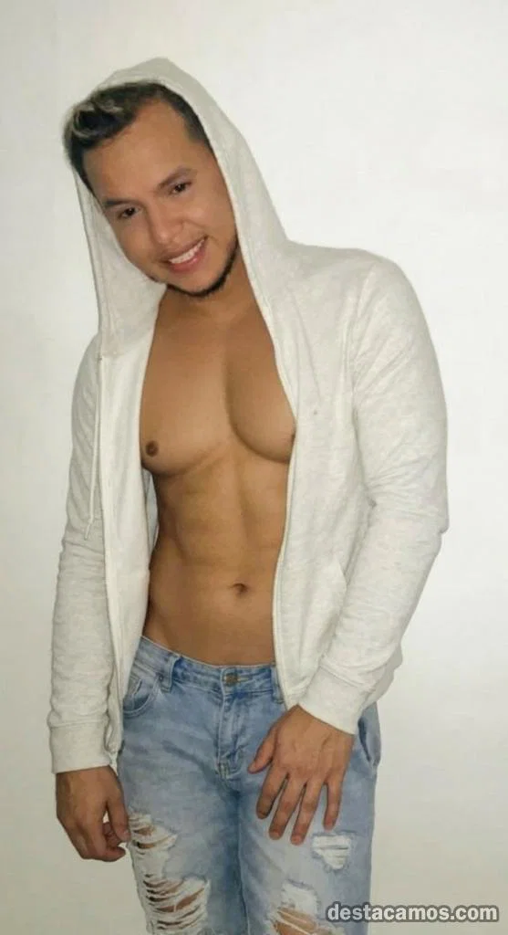 Latino disponible para atenderte y pasarla genial profile photo