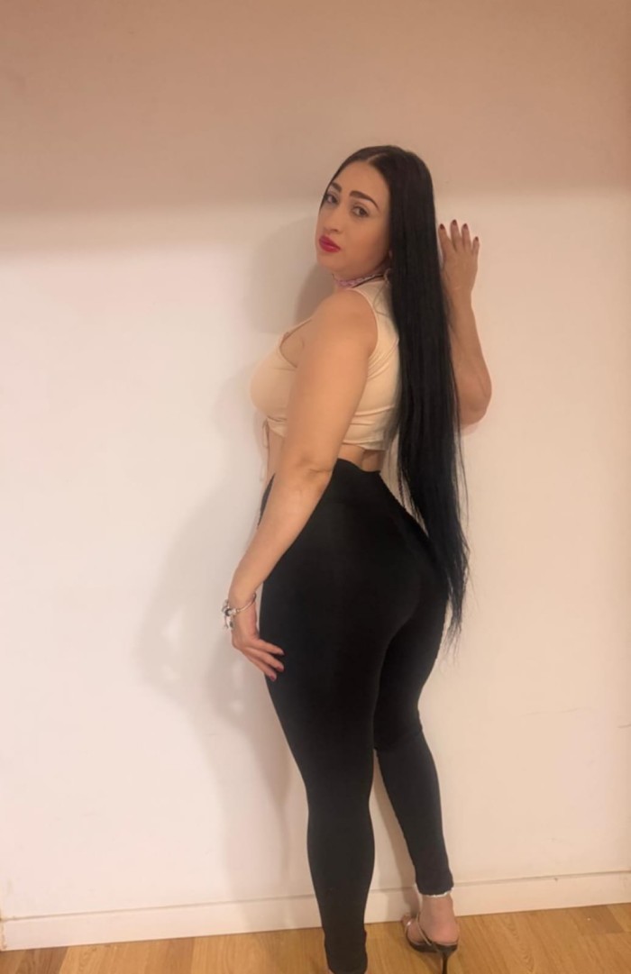 VEN A CALMAR TUS GANAS CONMIGO BEBE... profile photo