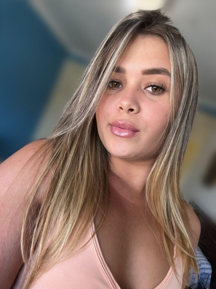 KAREN BRASILEñA RUBIA JOVENCITA PRIMERA VEZ profile photo