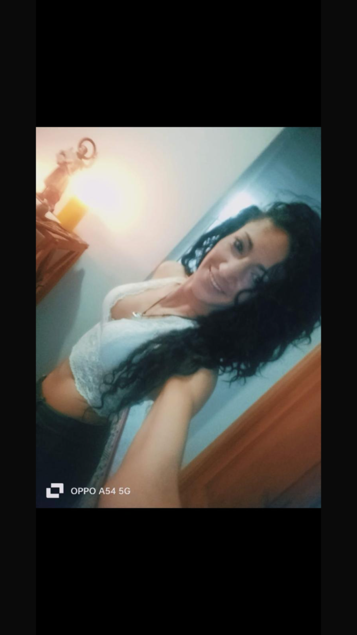 ESPAñOLA FIESTERA 24HCERCA D LA ROMANA Y SALIDAS profile photo