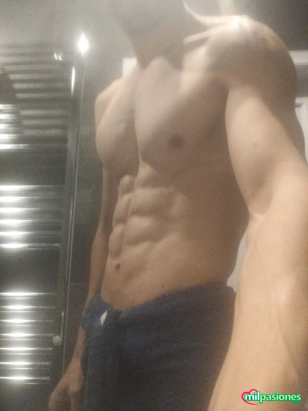 Chico arabe acompañante de parejas y mujeres profile photo