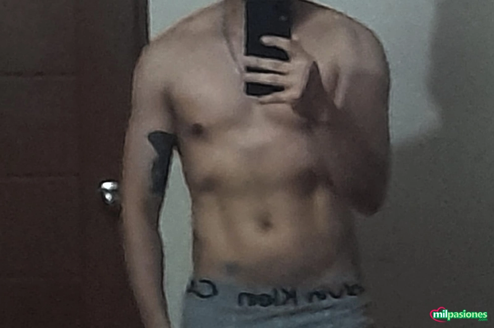 Chico joven fuerte y vigoroso agradable estudioso profile photo