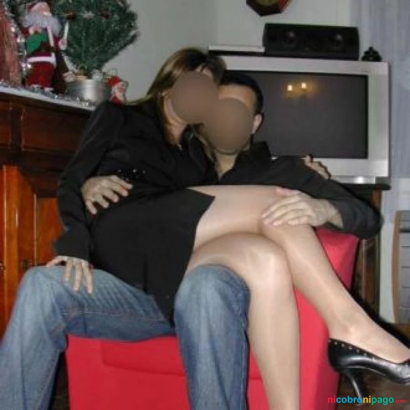 Pareja real busca un hombre para trio profile photo