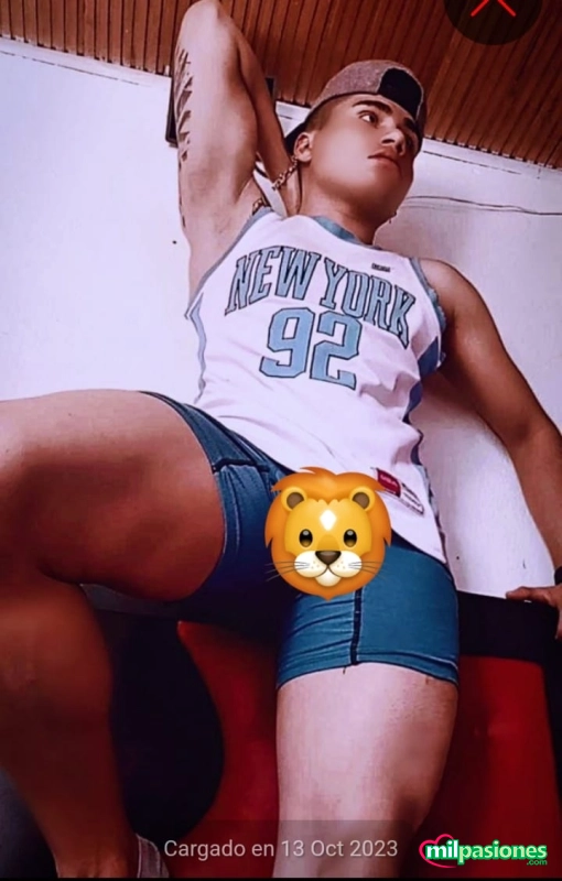 Novedad latino joven tatuado guapo fiestero profile photo