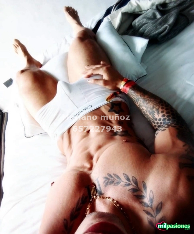 Relajación y placer recién llegado morboso y lechero profile photo