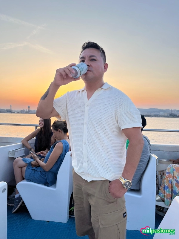 Buscando chica para ljgar pasarla bien total discreción profile photo
