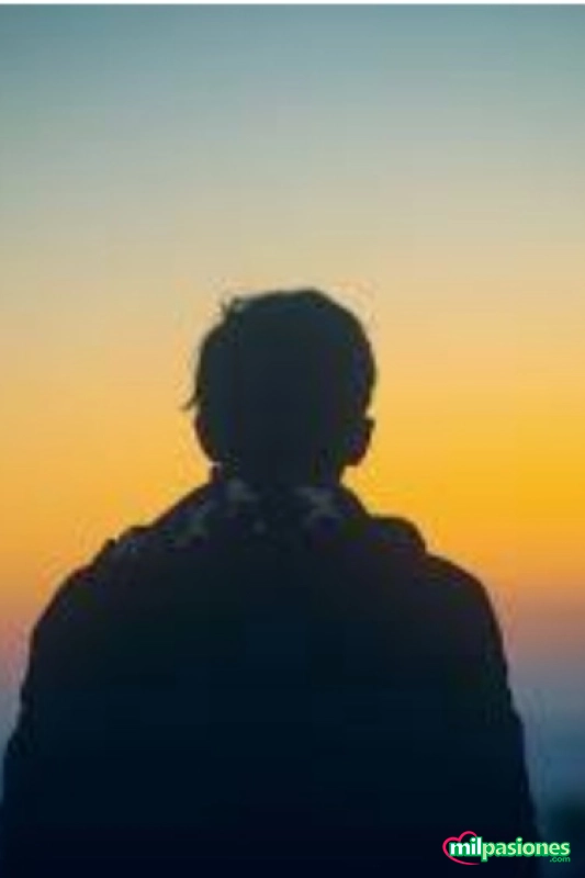 Hombre atractivo profile photo