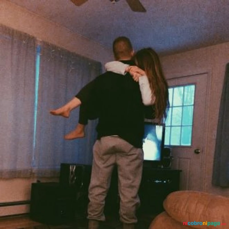 Pareja real busca un gangbang profile photo