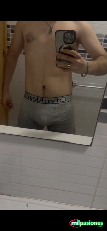Profesional joven de 25 años muy Caliente y de vertido profile photo