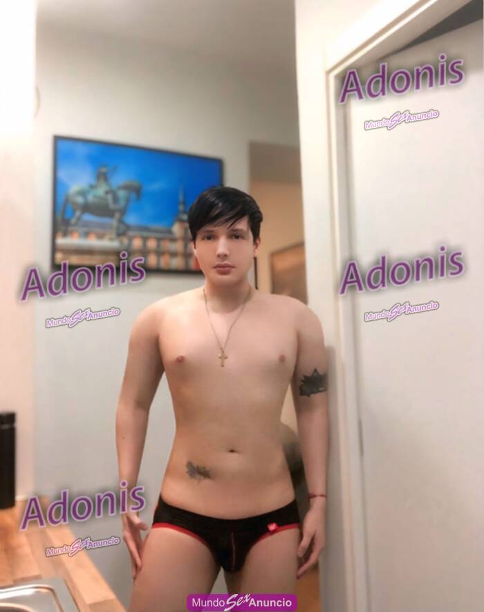 Adonis latino atractivo y bien dotado profile photo