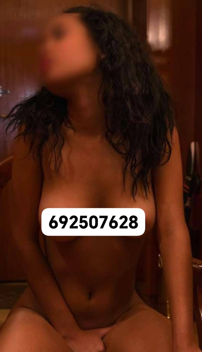 schöne Brasilianerin gerade neu in der Gegend reine Neuheit profile photo