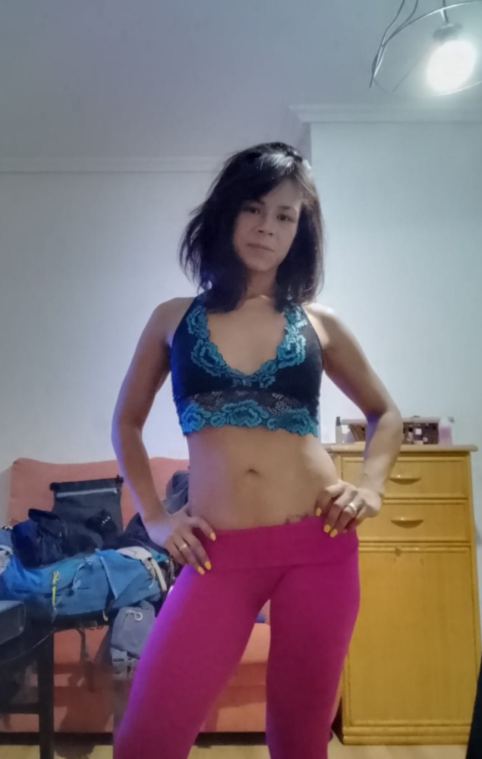COLOMBIANA LADRONA RAUBT GELD UND BEKLEIDUNG profile photo