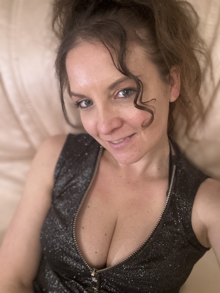 CHICA DE COMPAñíA profile photo