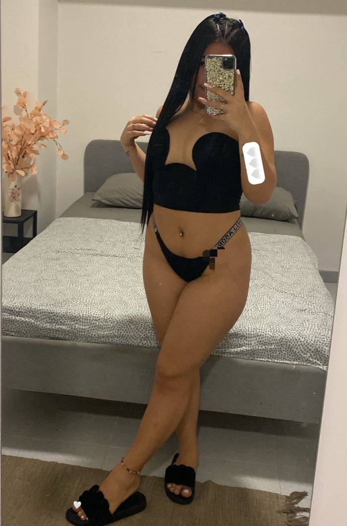 RICA Y CALIENTE CHICA LATINA CON EL COÑO MUY MOJAD profile photo