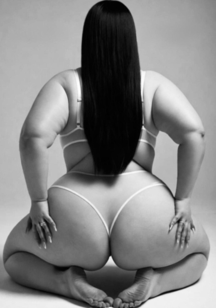 CHANEL CHICA CURVY EN NAVALCARNERO profile photo