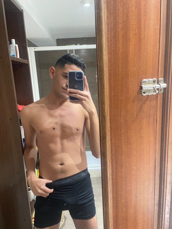 Novedad y seriedad / Disponible profile photo