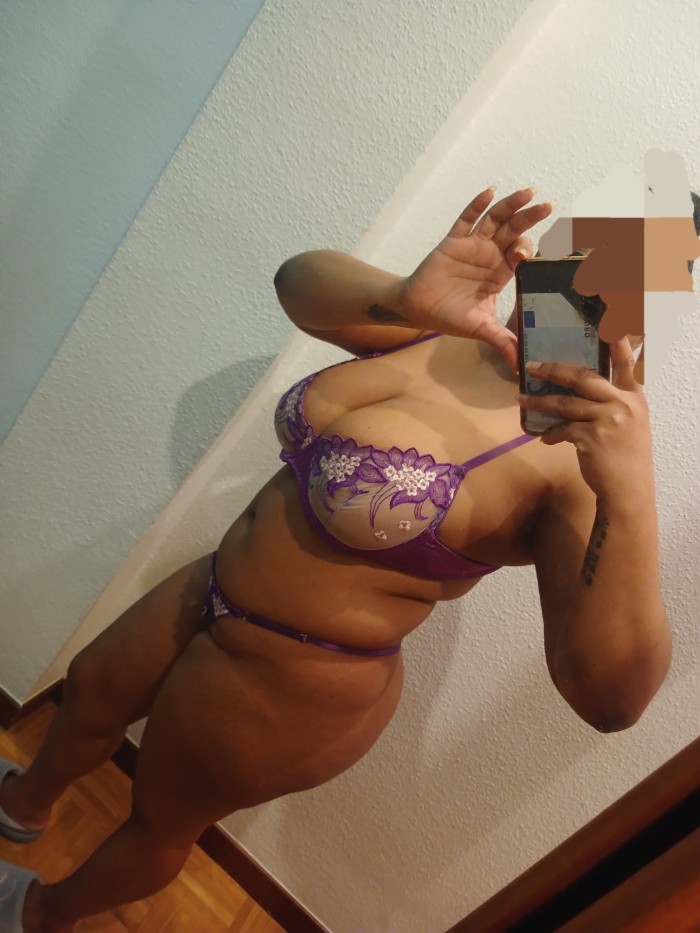 YARA CALIENTE profile photo