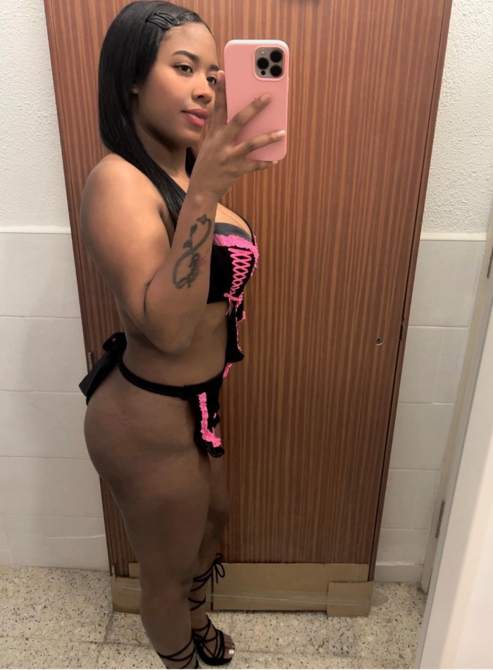 HOLA MIS AMORES SOY VALENTINA UN BOMBÓN profile photo