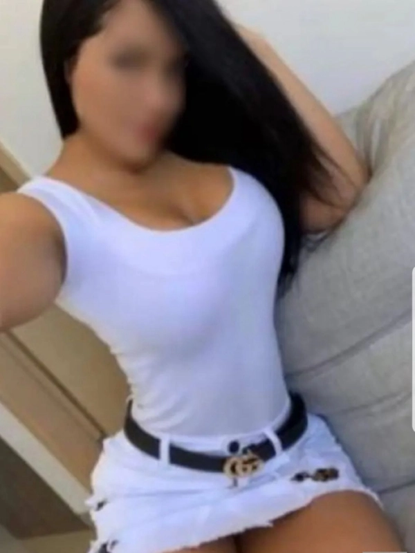 Samanta dulce tierna discreta morena conncurvas profile photo