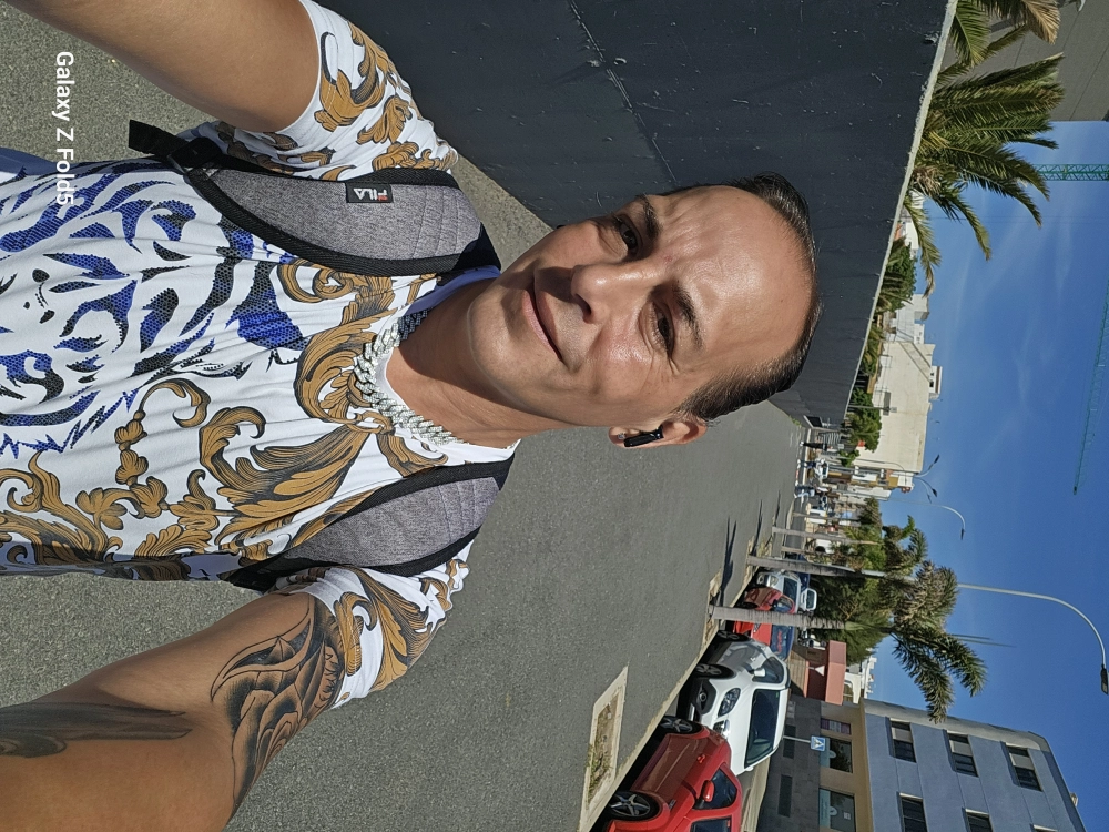 Vasco newly arrived in the Canary Islands...discreet and very complete profile photo