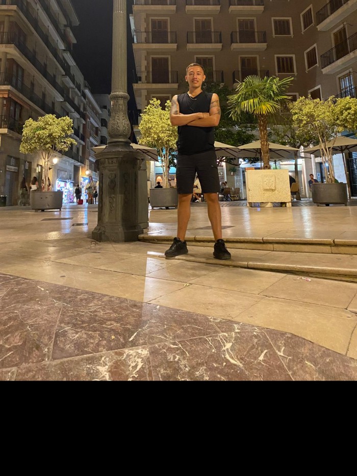 LATINO NEUER AUF DER INSEL profile photo