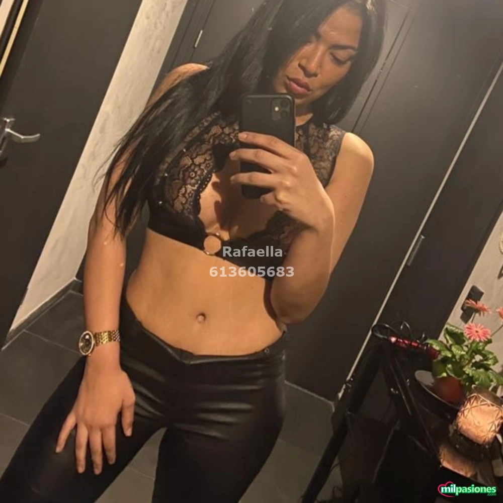 Hermosa mujer brasileña que ama una fiesta profile photo