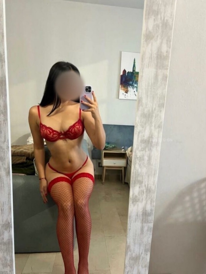 Précieuse jeune fille de luxe ardente profile photo