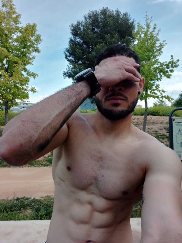LATINO CON POLLA DE 18CM DISPUESTO A COMPLACERTE profile photo