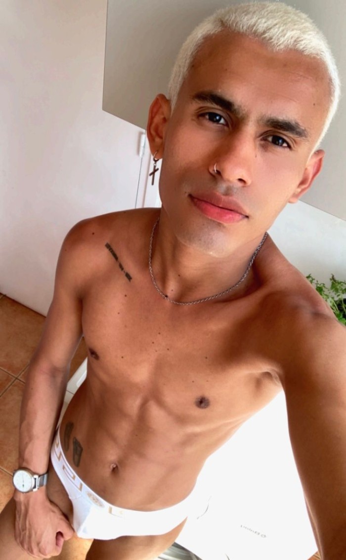 JOVEN LATINO PASIVO profile photo