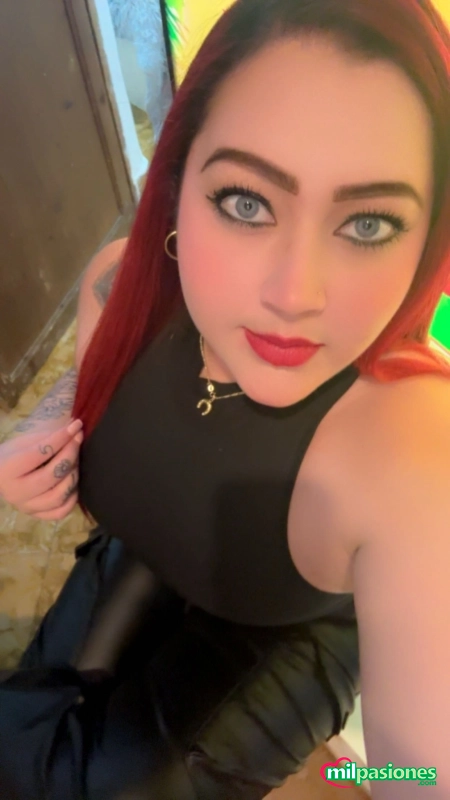 korallenrotes neu panama exotisches mädchen mit kurven profile photo