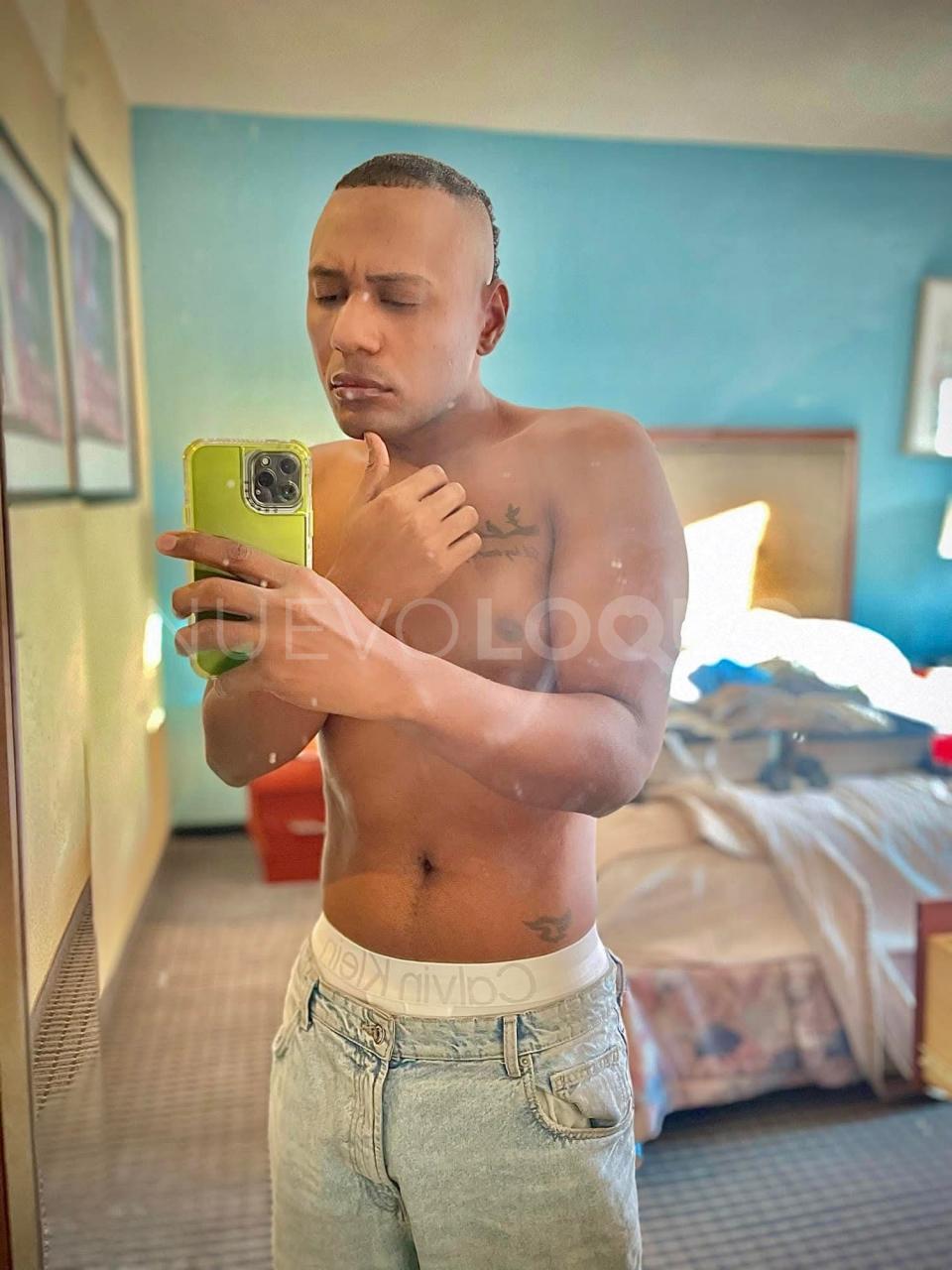 Amir dominicano con una buena profile photo