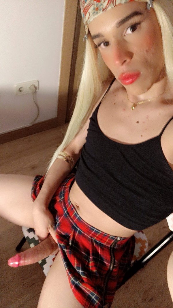 JOVENCITA LATINA VERSATIL CON GANAS DE CERDEO A TOPE! profile photo