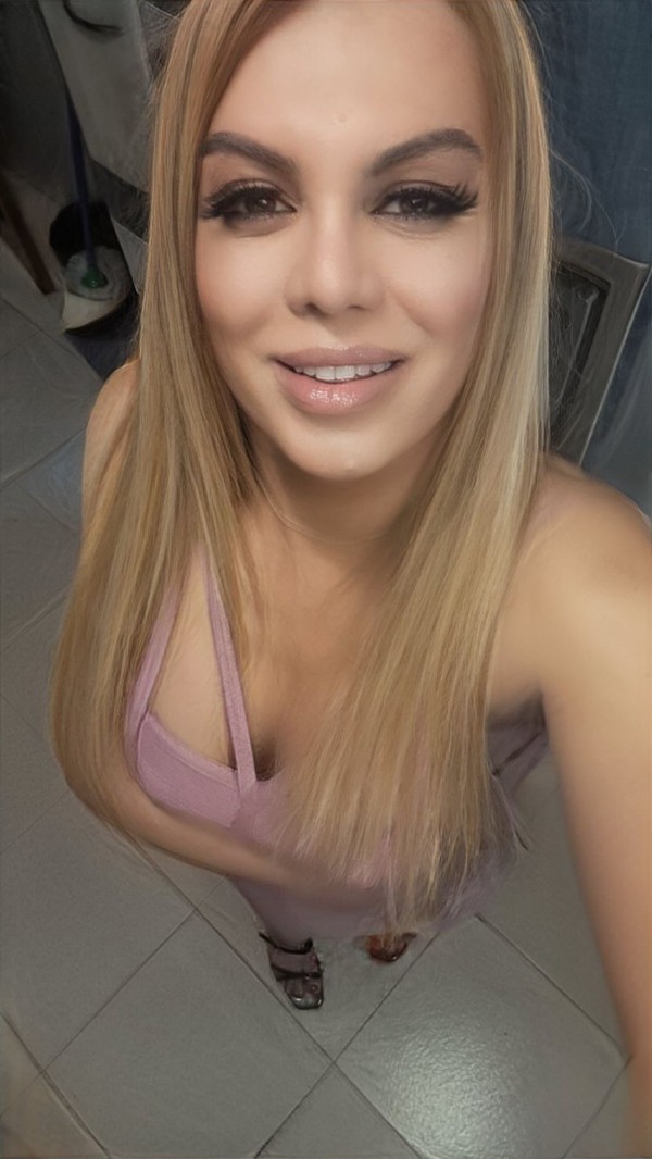 TRANS RUBIA GUAPA FEMENINE profile photo