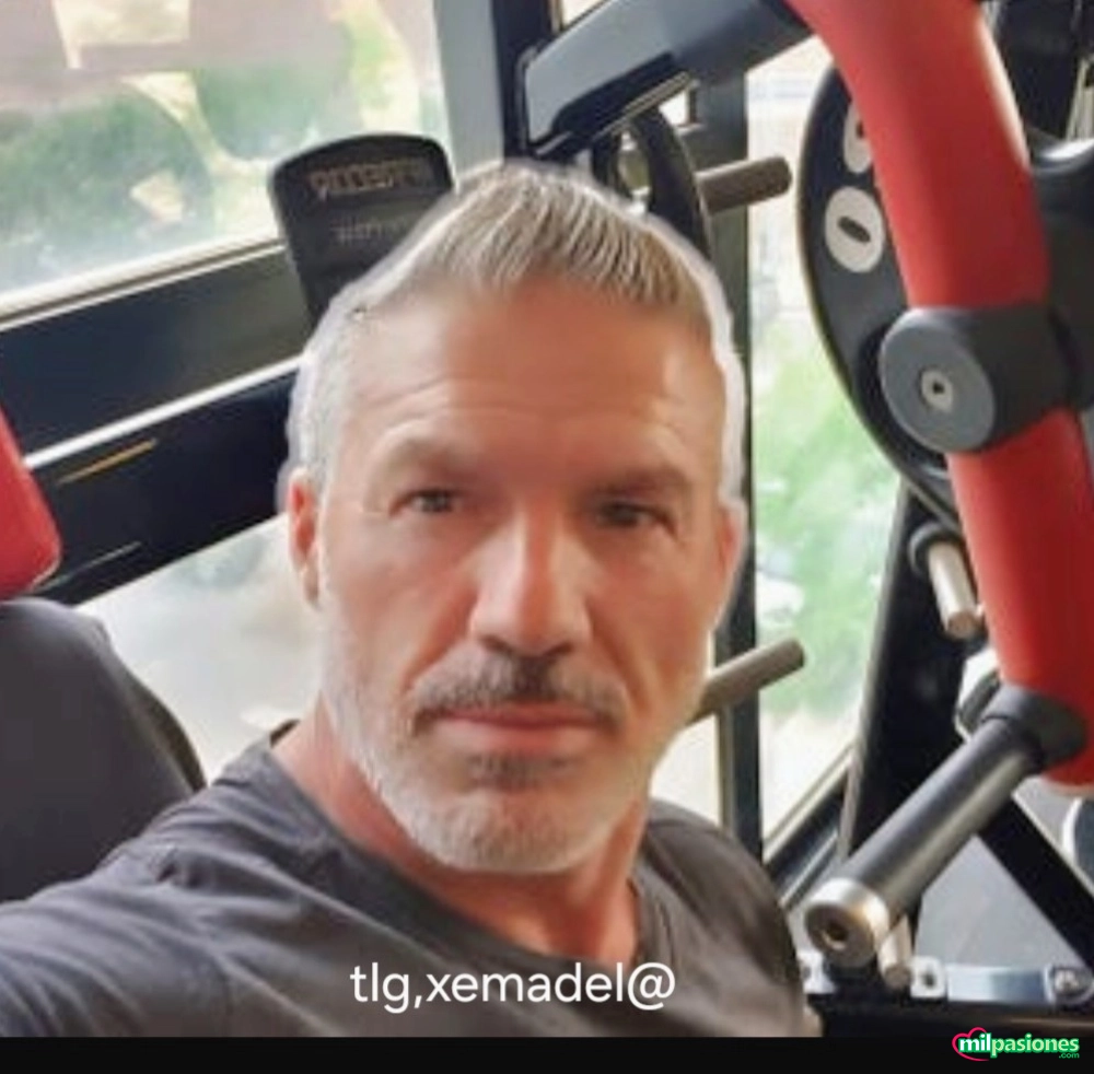 Me gustaría encontrar una chica que se dejará comer su coñit profile photo