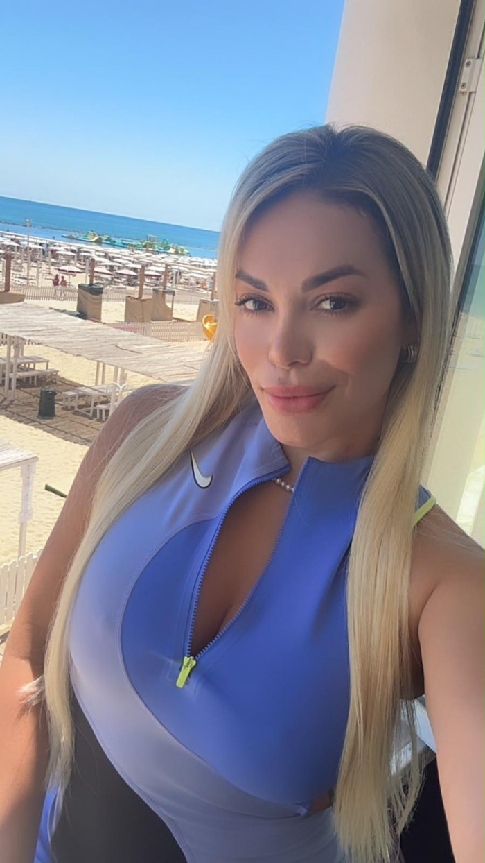 PUERTO BANUS KAROL GRAN NOVEDAD RUBIA ESPECTACULAR profile photo