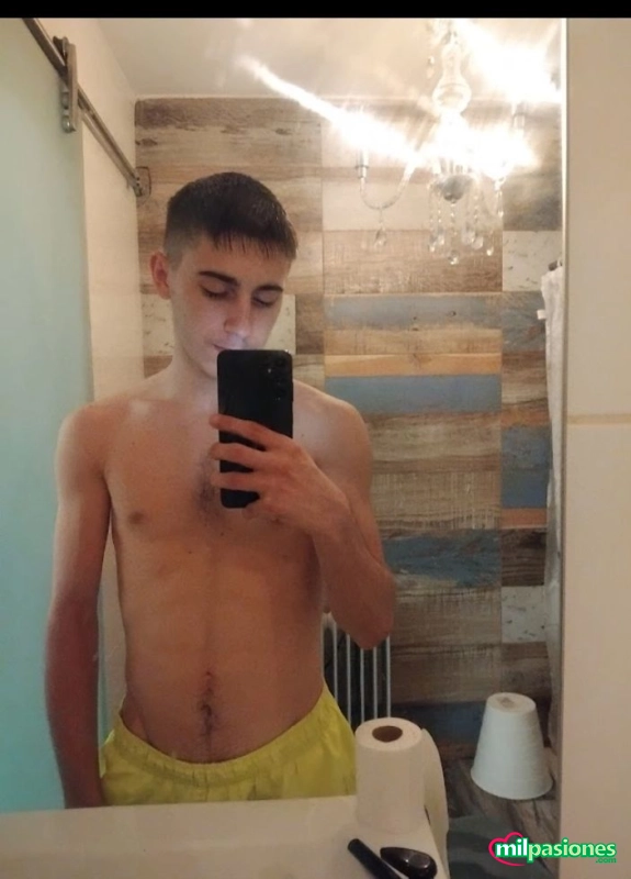 Chico de compañía de 18 años español todo para quien quiera profile photo