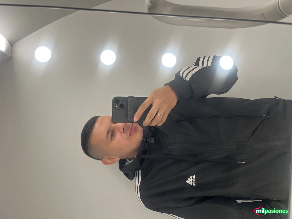 Joven complaciente soy colombiano discreto y muy respetuoso profile photo
