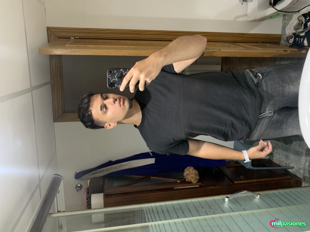 Chico joven busca mujeres de entre 20 y 45 años para sexo profile photo