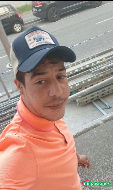 Chico novato... Me gusta que me cabalguen... profile photo