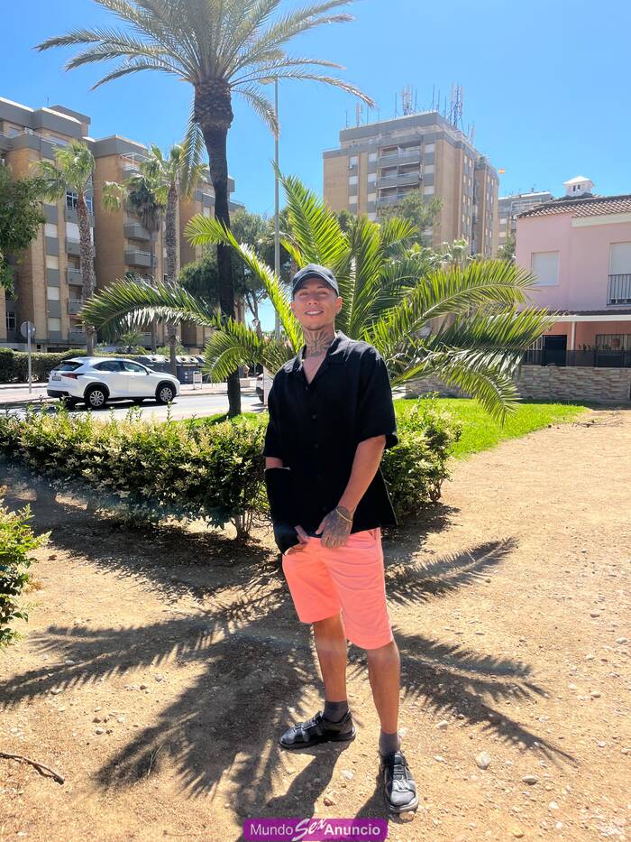 Joven latino bien dotado de paso por tu ciudad profile photo
