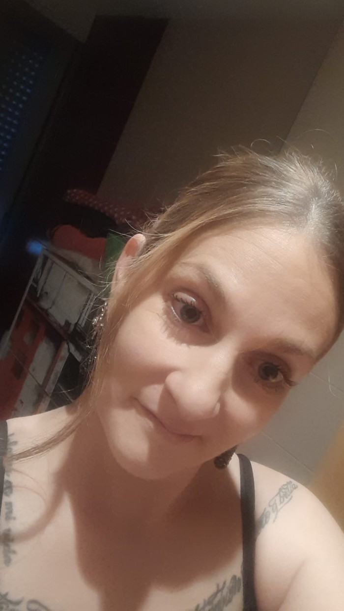 Spanish woman makes video call for 10€ profile photo