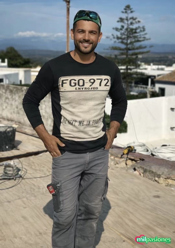 Chico con ganas de follar espero mujeres con ganas profile photo