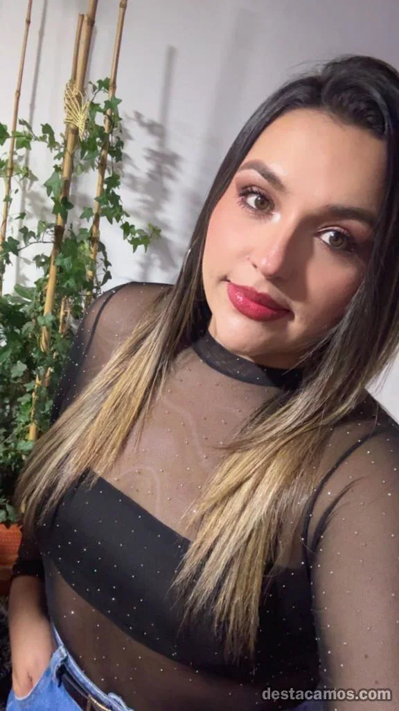 abrill latina profile photo