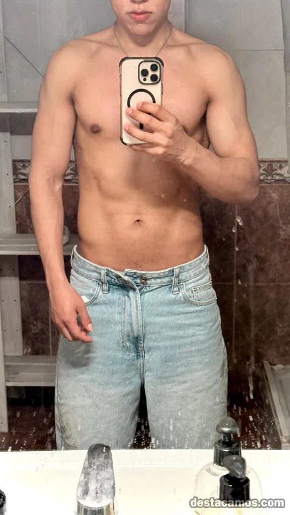JOVEN LATINO MIT SCHNELLEM SCHRITT profile photo