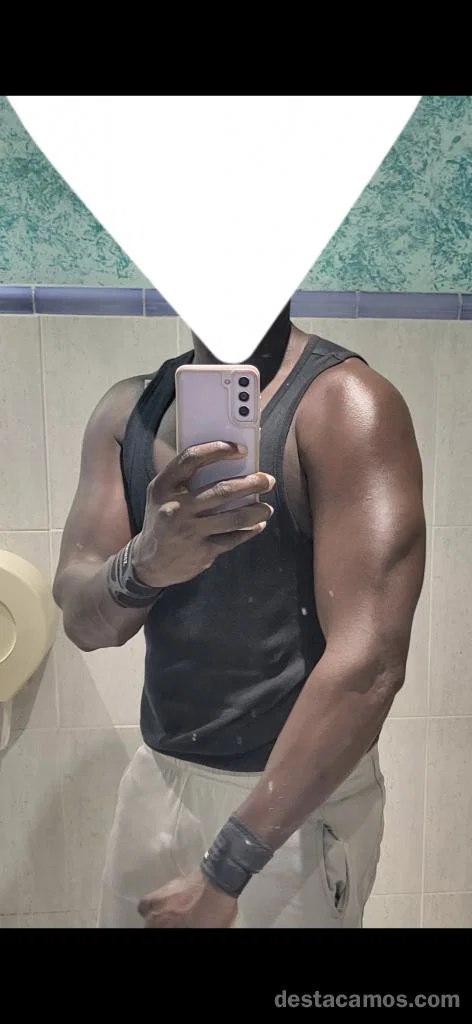 Chicos joven muy cariñoso profile photo