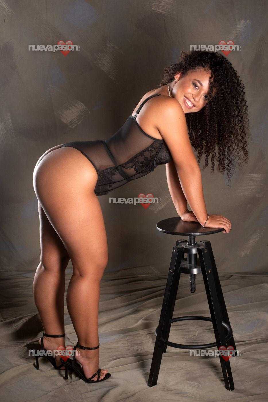 Sara Mulata lá reina de la fiesta Últimos días en la isla profile photo