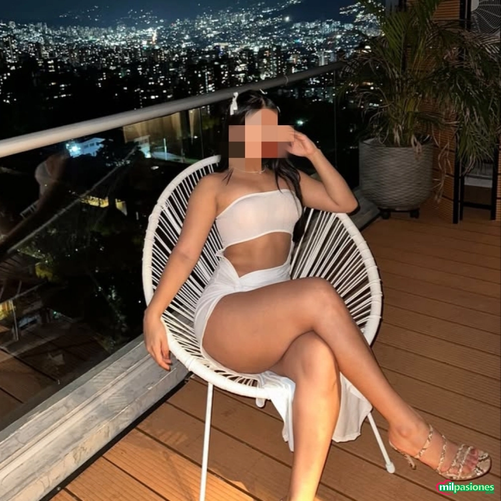 Colombiana joven morena real de paso por tu z profile photo