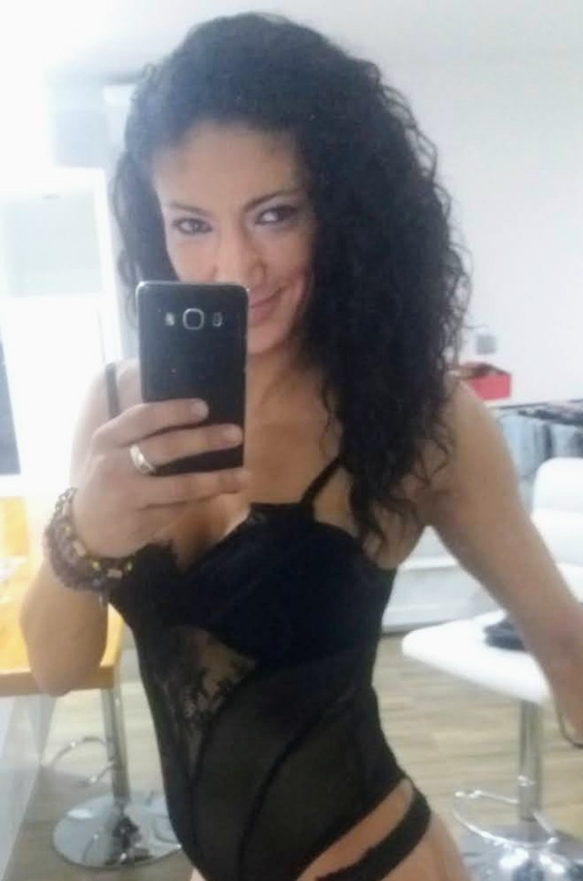 ESPAñOLA FIESTERA INDEP CERCA ROMANA Y SALIDAS 24H profile photo