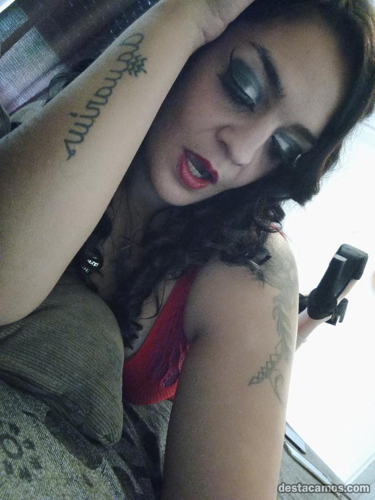 Gordita tatuada coche profile photo