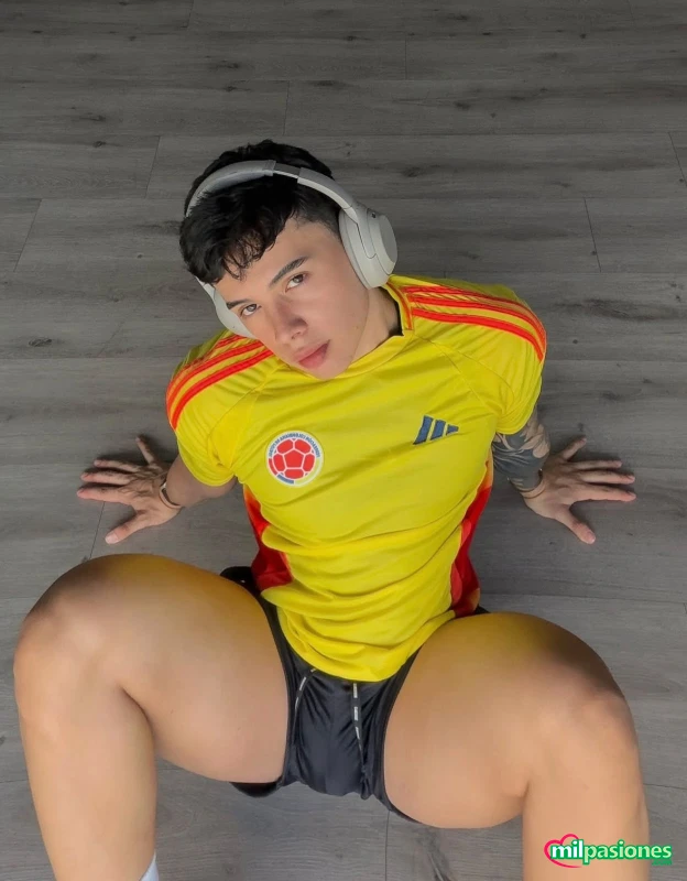 Joven chico apuesto Cuerpo atlético nuevo por aquí profile photo